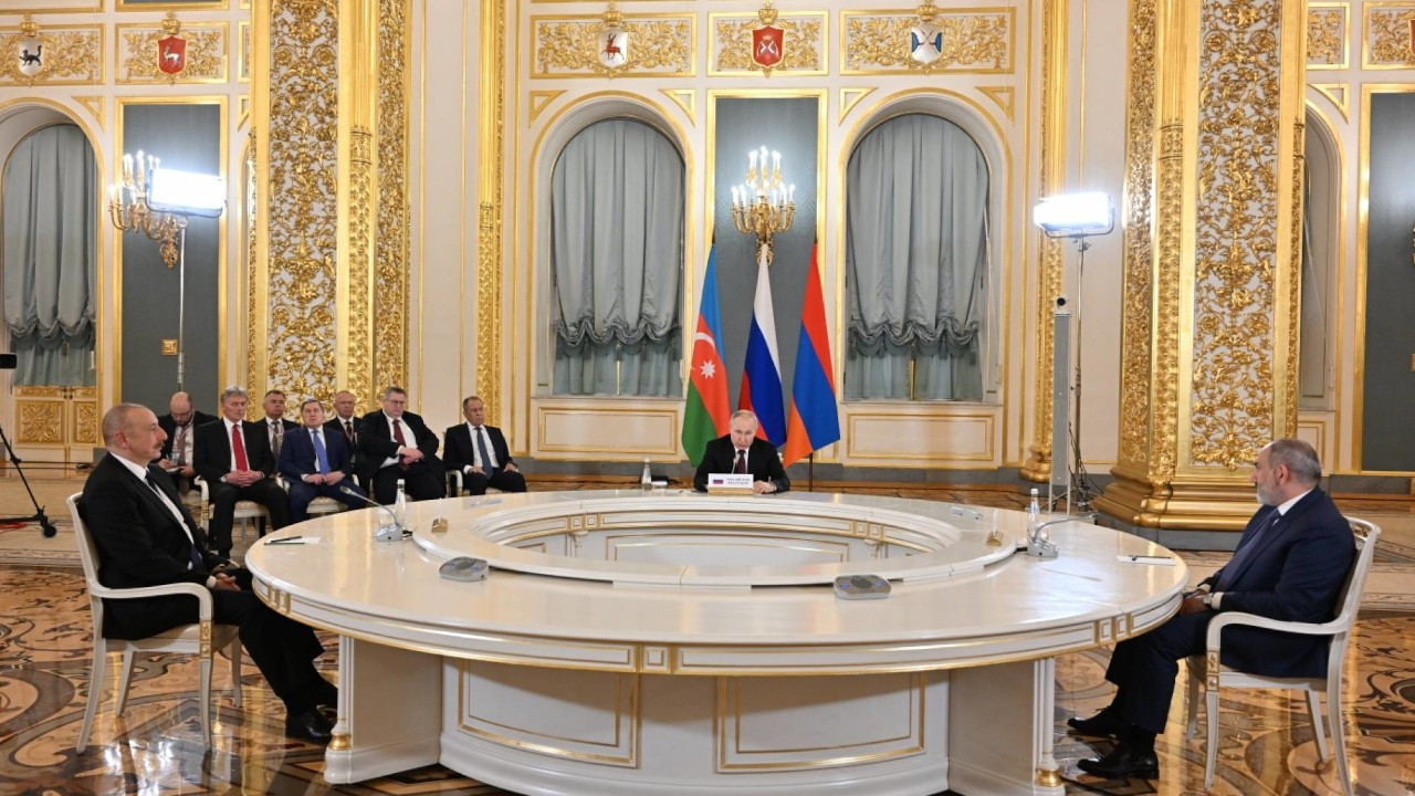 Moskova'da Putin, Aliyev ve Paşinyan zirvesi