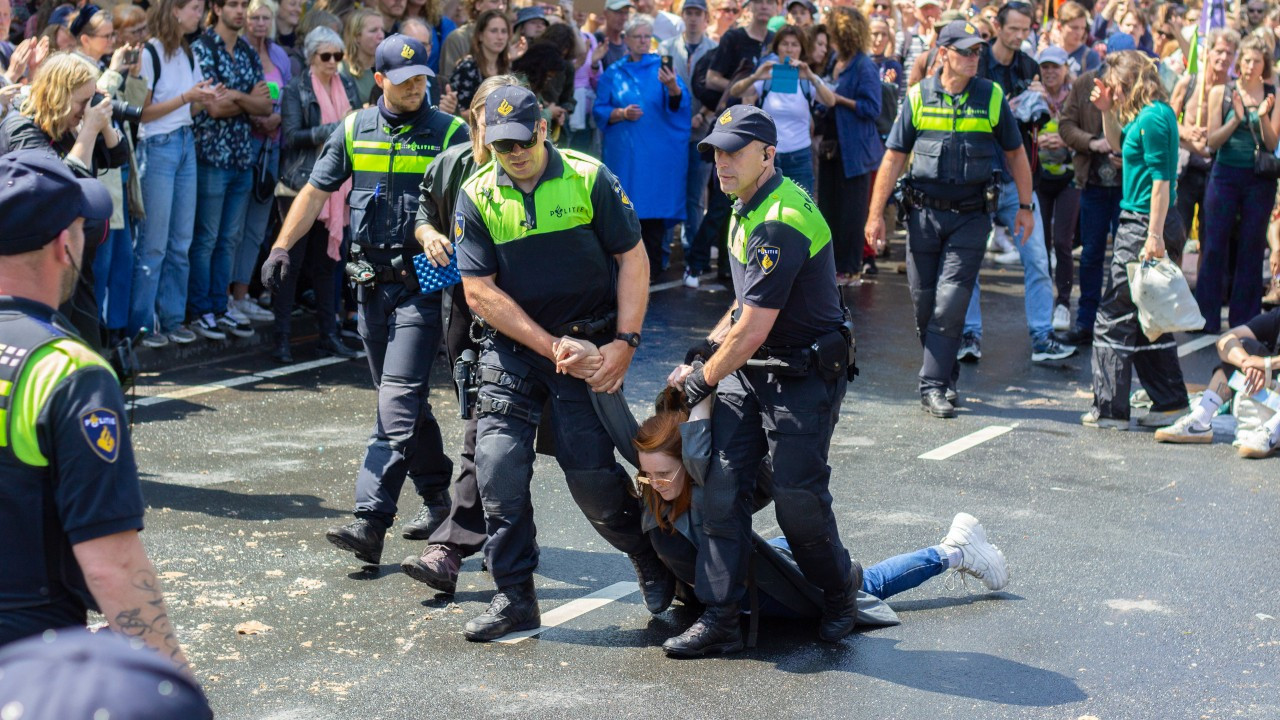 Hollanda'da çevre eylemine müdahale: 1579 protestocu gözaltına alındı
