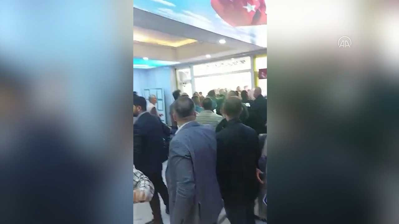AK Partili görevlilerden 'kalpli rozet'e tepki