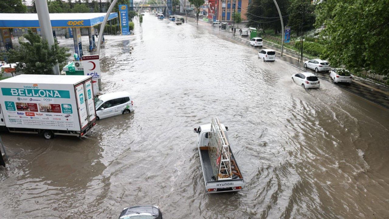 Valilikten Ankara için sel-su baskını uyarısı