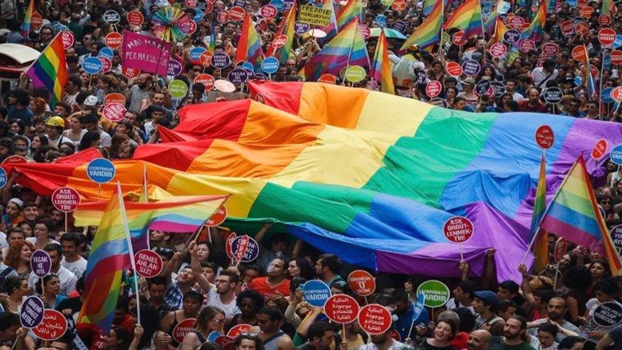Rusya'dan LGBTİ+ karşıtı yeni adım: Yüksek Mahkeme 'aşırılık yanlısı' olduğuna hükmetti