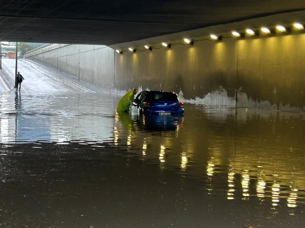 Ankara'da sağanak yağış: Yollar göle döndü, araçlar mahsur kaldı - Sayfa 2