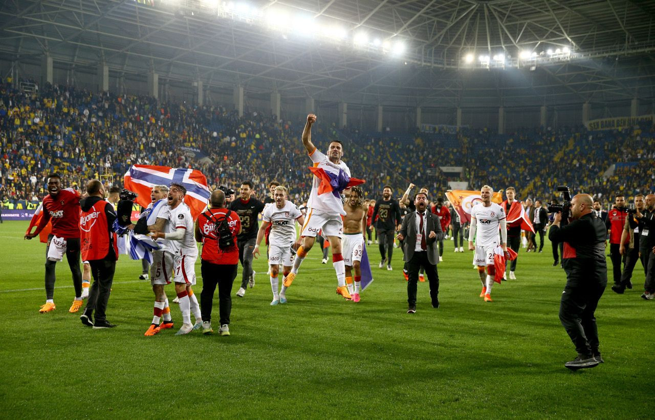 Galatasaray 23. şampiyonluğunu kutluyor - Sayfa 1