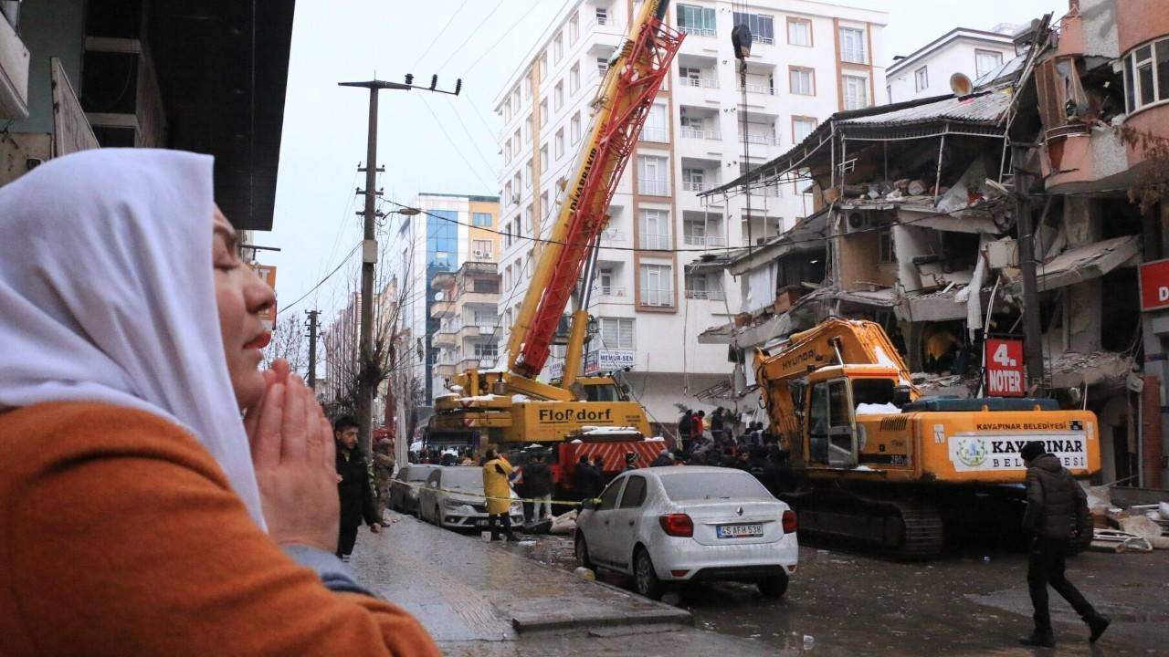 Depremzedeler özel firmalara mahkum edildi: Hasar raporu 80 bin lira