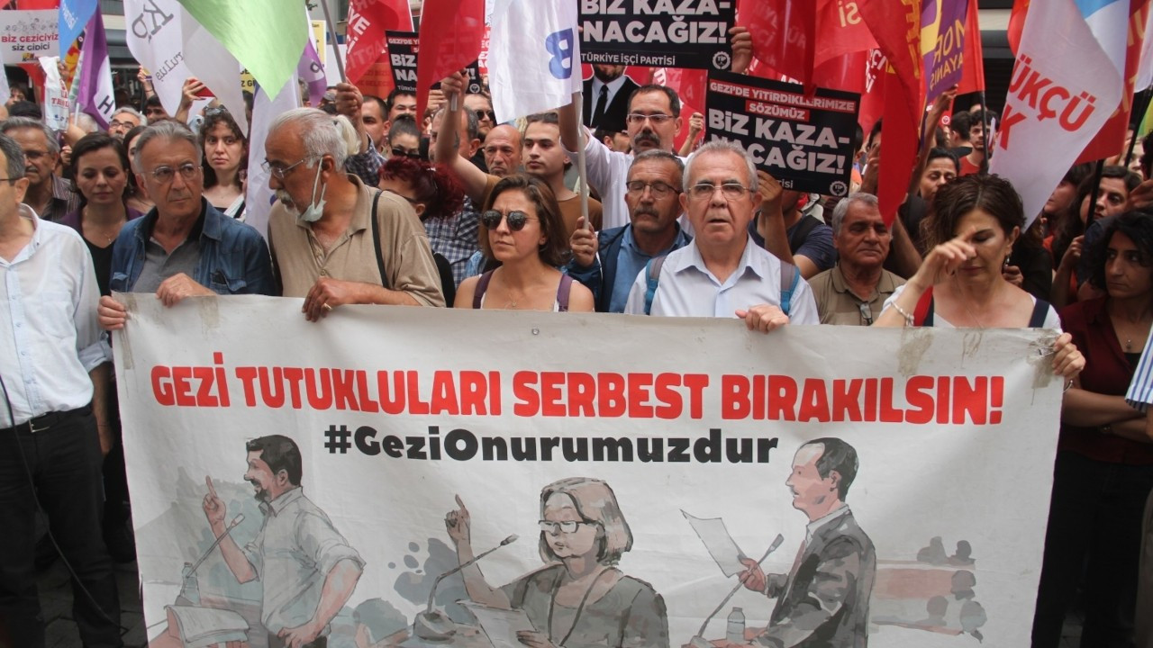 İzmir'de Gezi anması: 'Karanlık gider Gezi kalır'