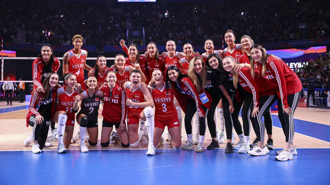 Türkiye A Milli Kadın Voleybol Takımı ikide iki yaptı