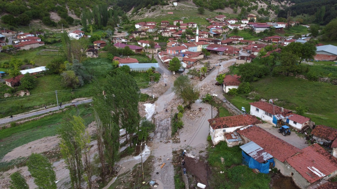 Eskişehir'in Seyitgazi ilçesinde sel meydana geldi