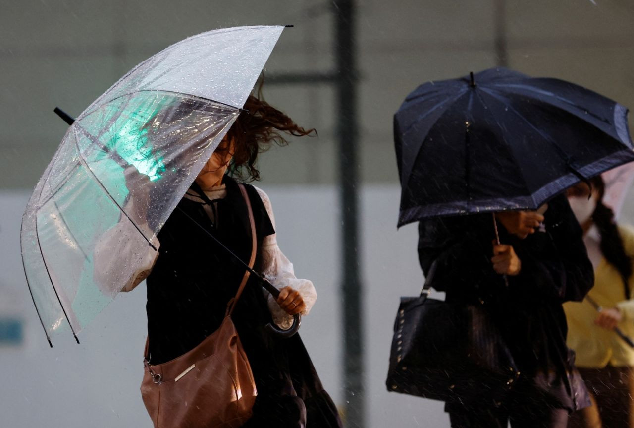 Japonya'da Mawar tayfunu: 1 ölü, 2 milyon kişi için tahliye kararı - Sayfa 2