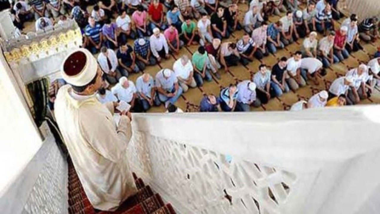 İzmir'de 842 din görevlisi okullara 'manevi danışman' olarak atandı