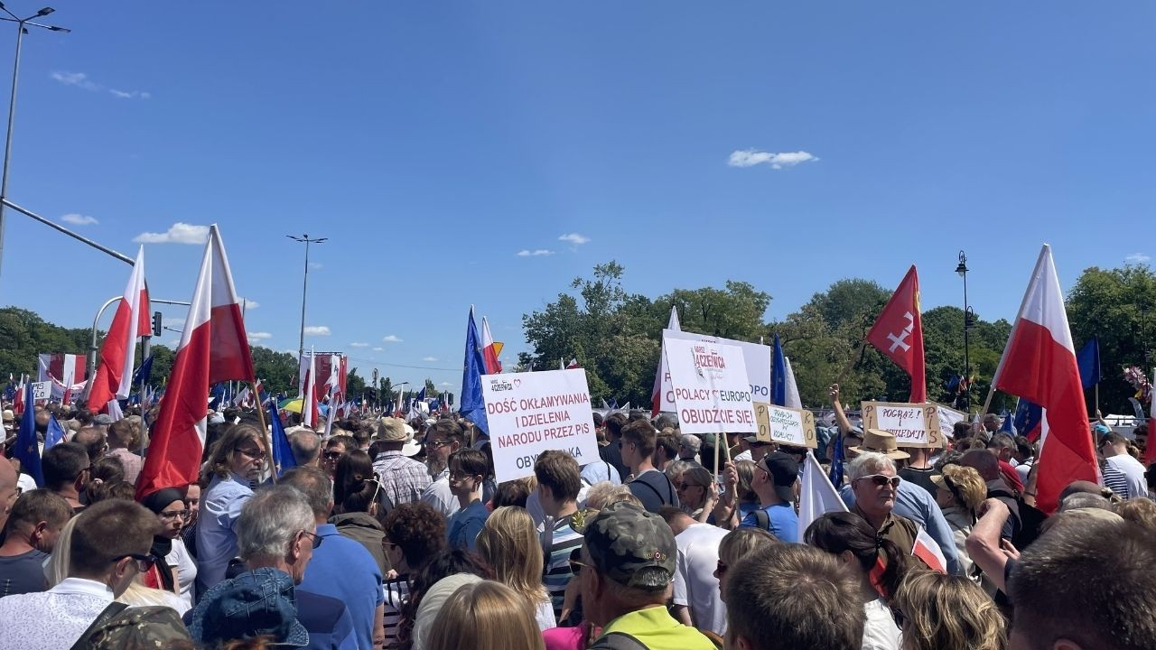 Polonya'da hükümet karşıtı protestolar: 'Otoriter ülke istemiyoruz'