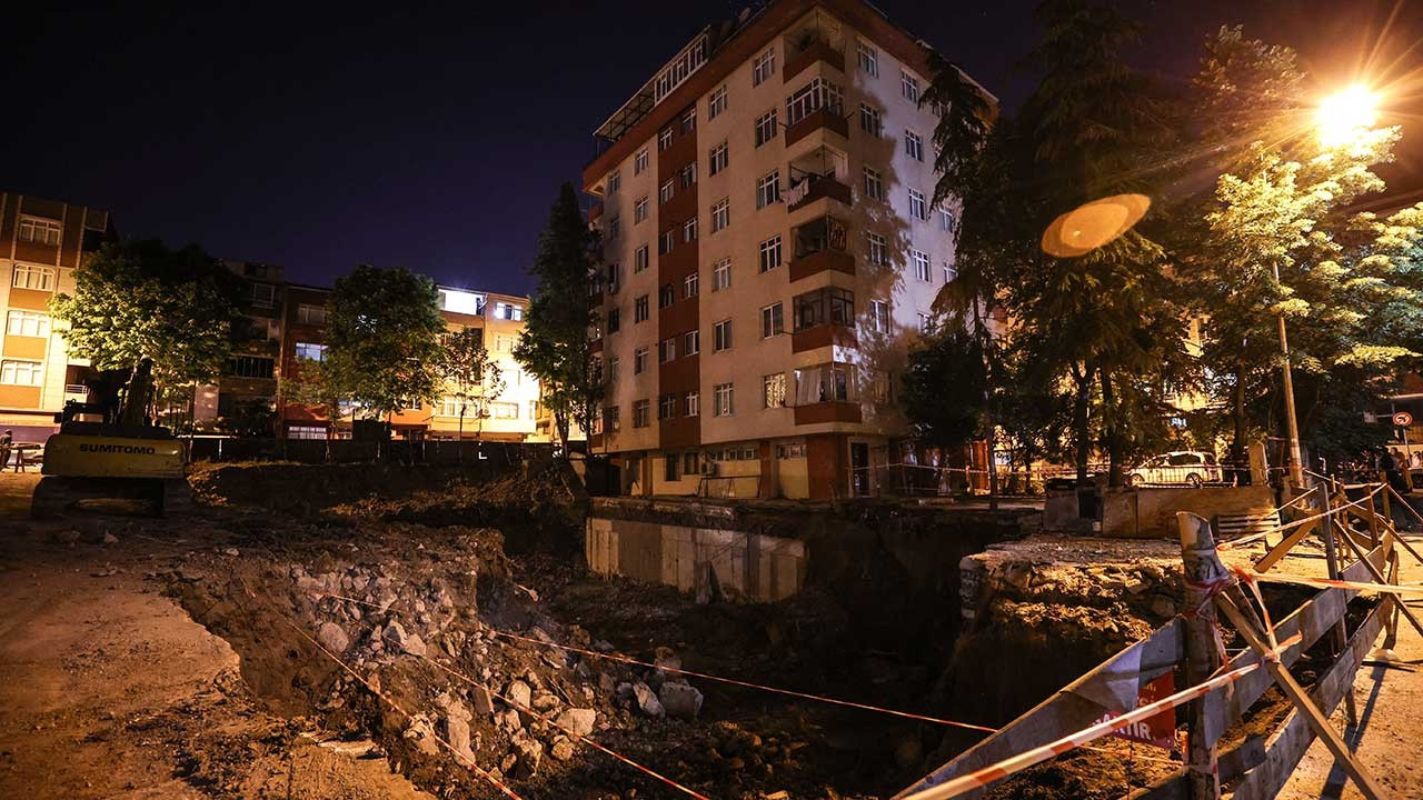 Bağcılar'da inşaat alanında toprak kayması: 6 katlı bina tahliye edildi
