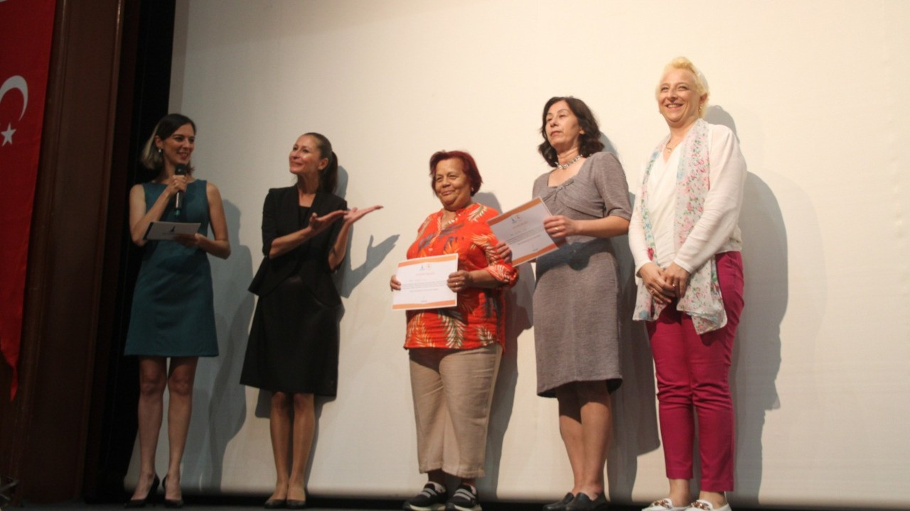 'Mahallemizin Kadınları Sinema Yapıyor' projesinin galası yapıldı