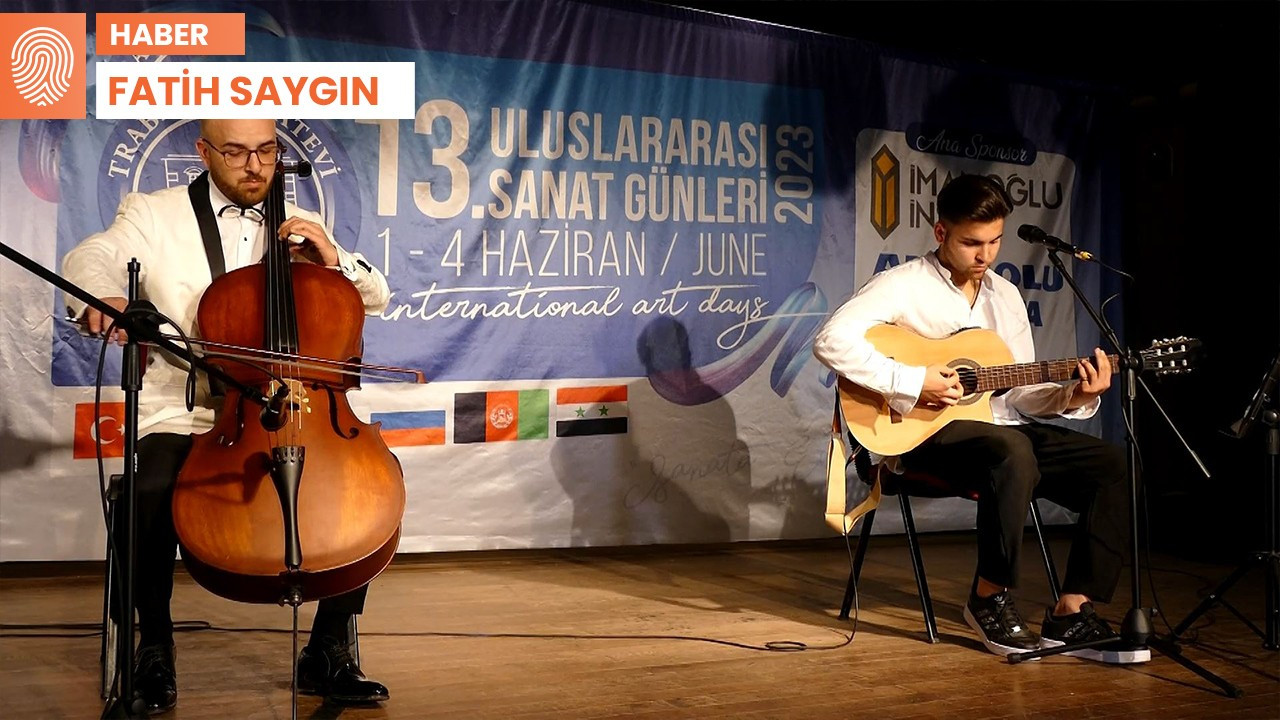 Trabzon'da iki mülteci müzisyen: 'Müzikten hiç vazgeçmedik'