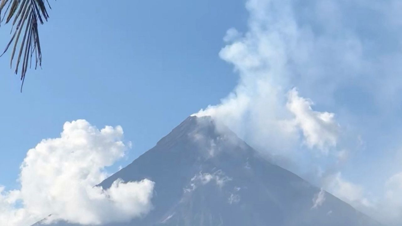 Mayon Yanardağı faaliyete geçti, bölgeden tahliyeler başladı - Sayfa 1