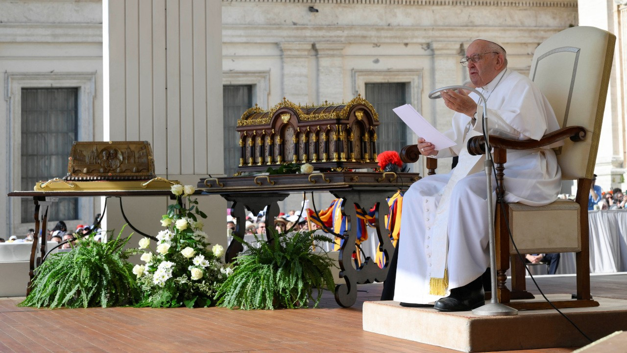 Papa'dan Kuran yakma eylemine kınama