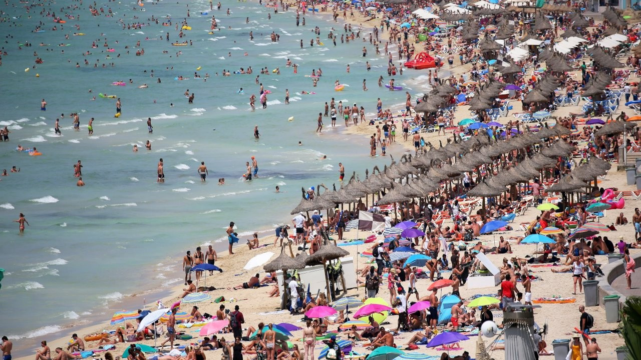 Çıplaklar plajında 'seks engeli': Rüzgarı da yasaklasınlar