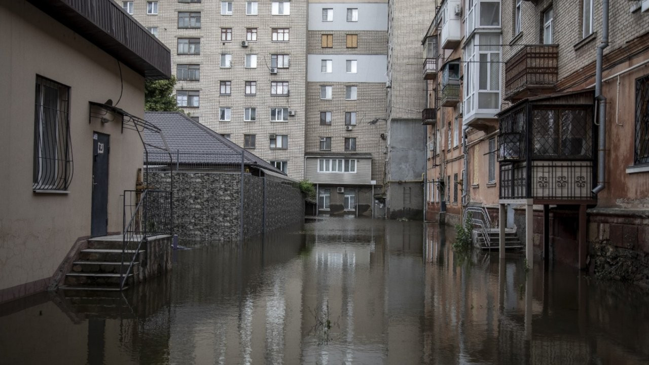 Karadeniz için 'çöplük ve hayvan mezarlığı' uyarısı: Enkaz atıkları nehre karışıyor