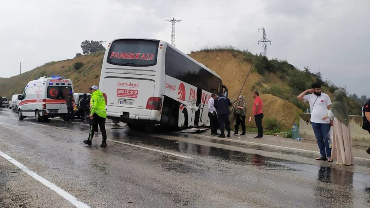 Antalya'da yolcu otobüsü şarampole düştü: 10 yaralı