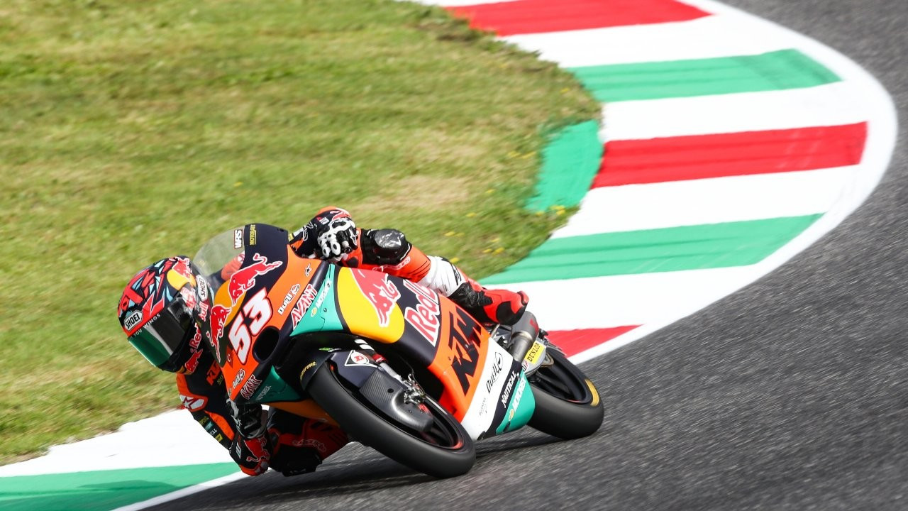 Milli motosikletçi Deniz Öncü İtalya'da Moto3 yarışında ikinci oldu