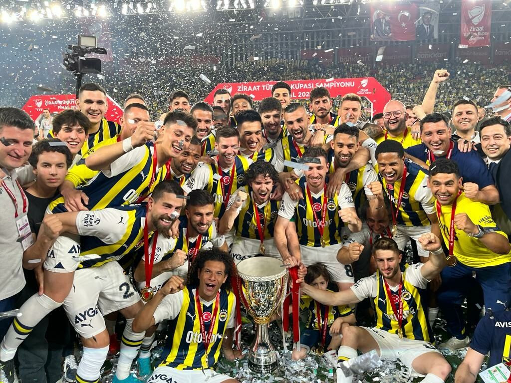 Fenerbahçe kupa zaferini 5 yıldızlı formayla kutladı - Sayfa 3