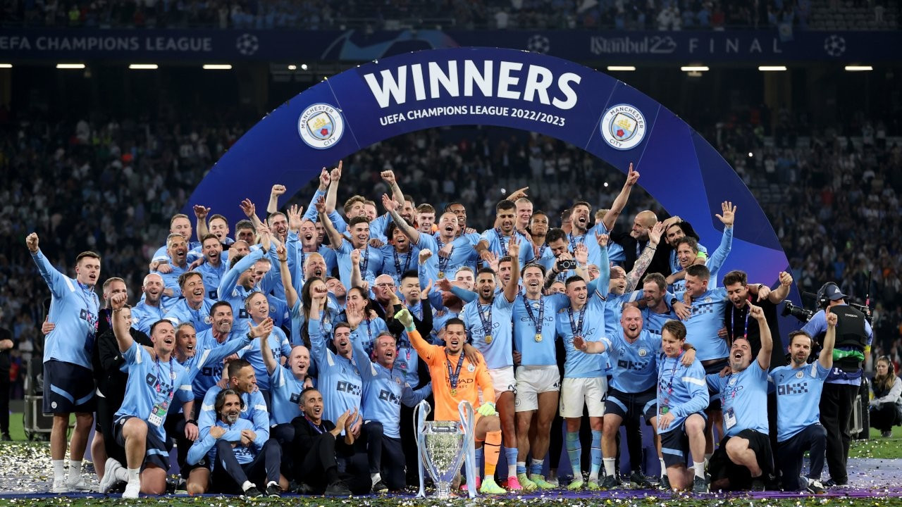 UEFA Şampiyonlar Ligi şampiyonu Manchester City, İngiltere'ye döndü