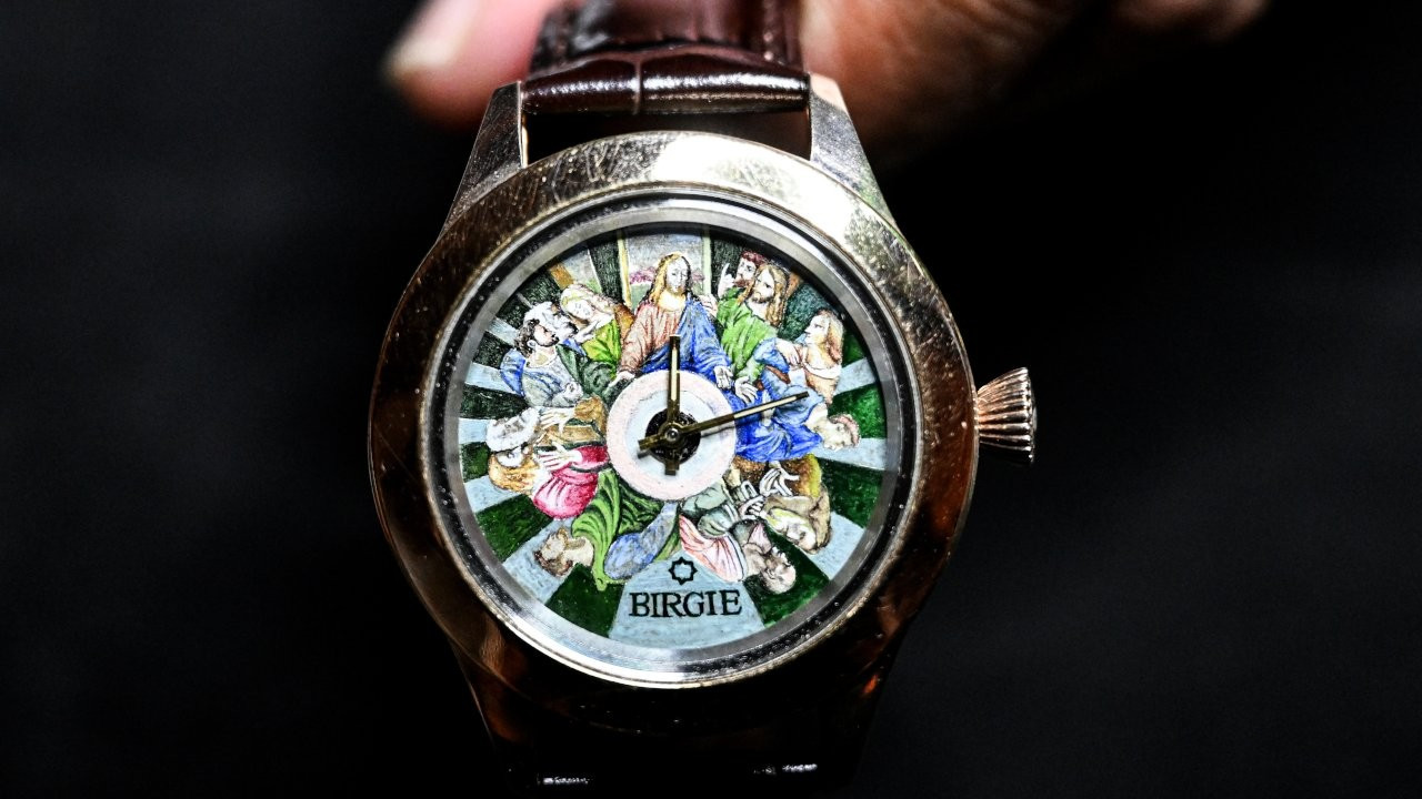 Sanatçı Murat Uçar, Papa'ya özel saat tasarladı