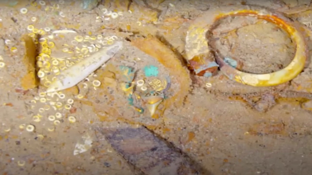 Titanik batığında megalodon dişli altın kolye bulundu