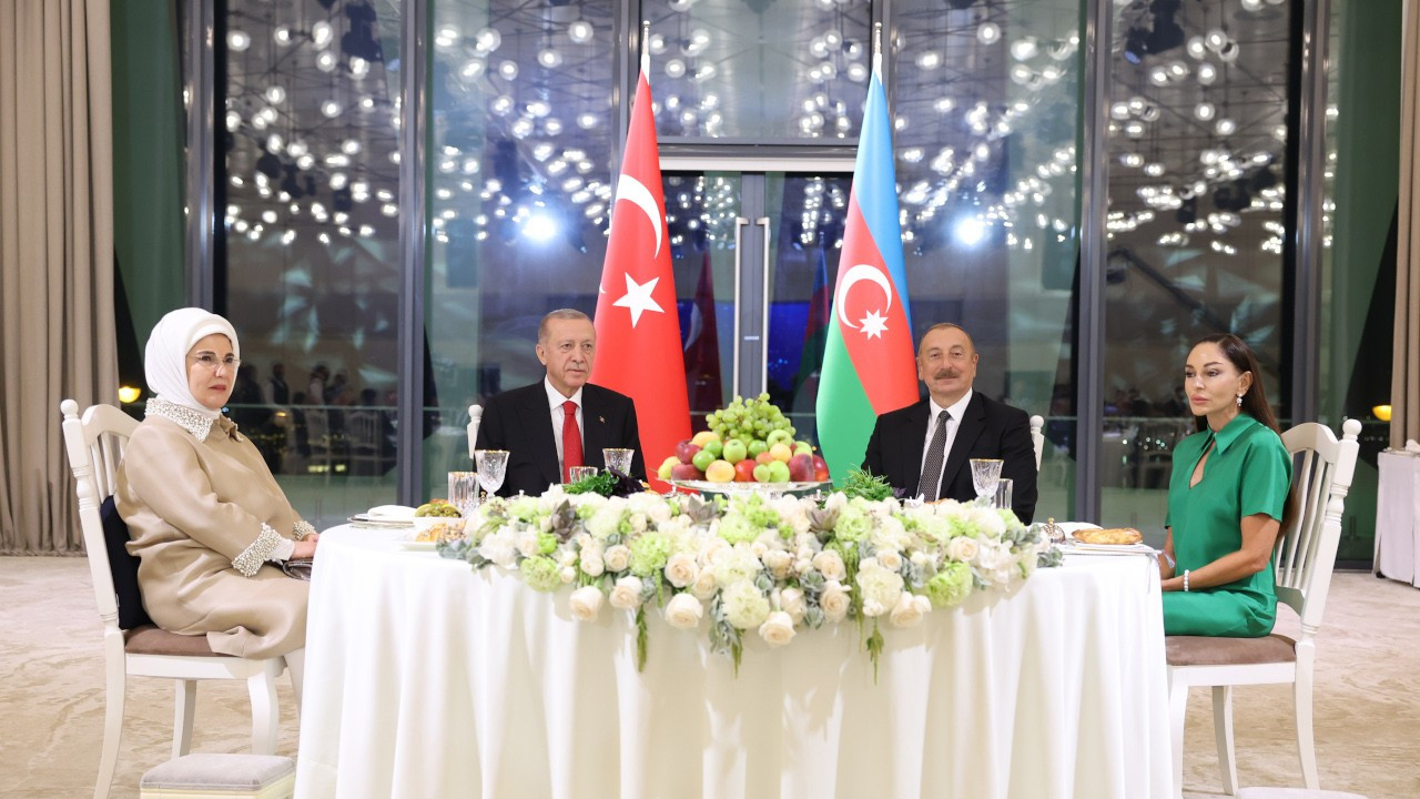 Erdoğan, Aliyev'in onuruna verdiği yemeğe katıldı