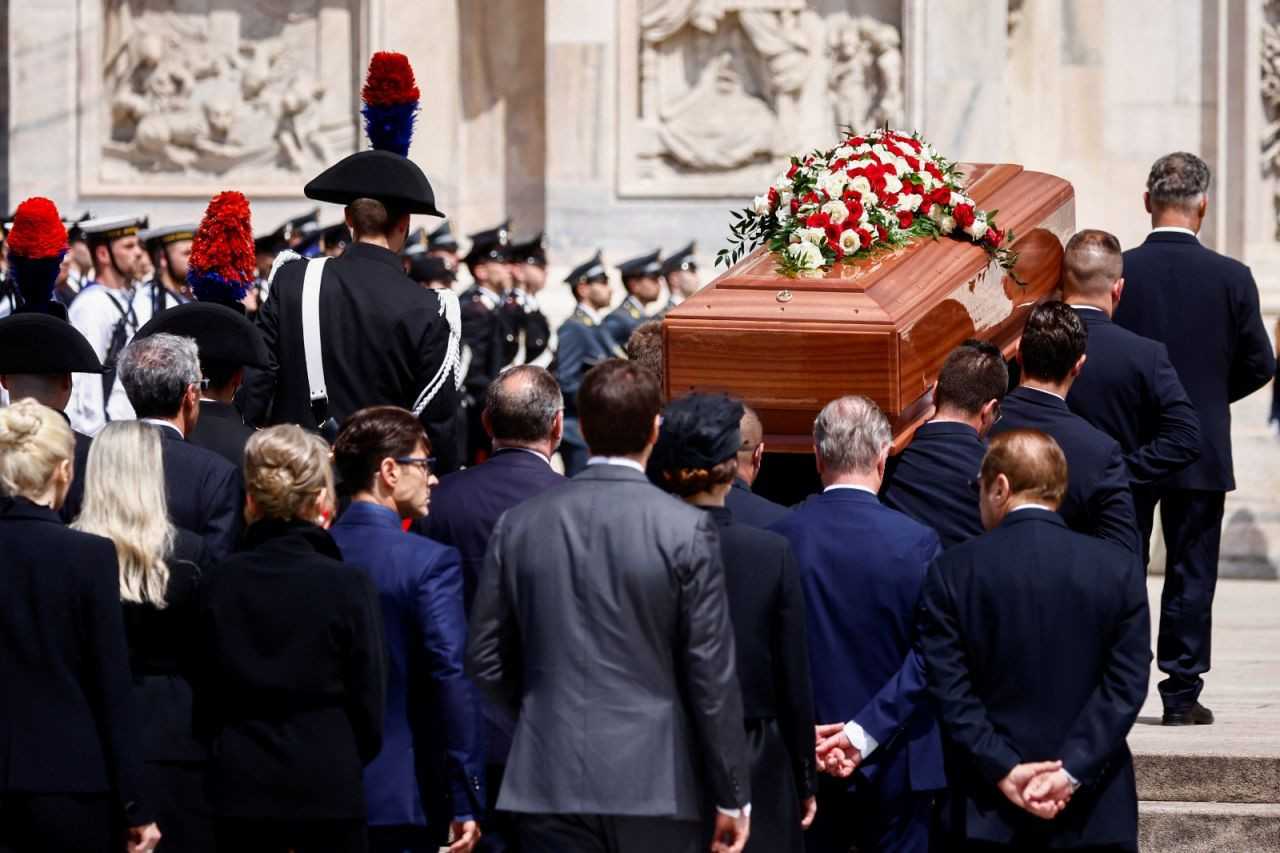 Berlusconi için Milano'da cenaze töreni: 'İtalyanların en İtalyan'ı' - Sayfa 11