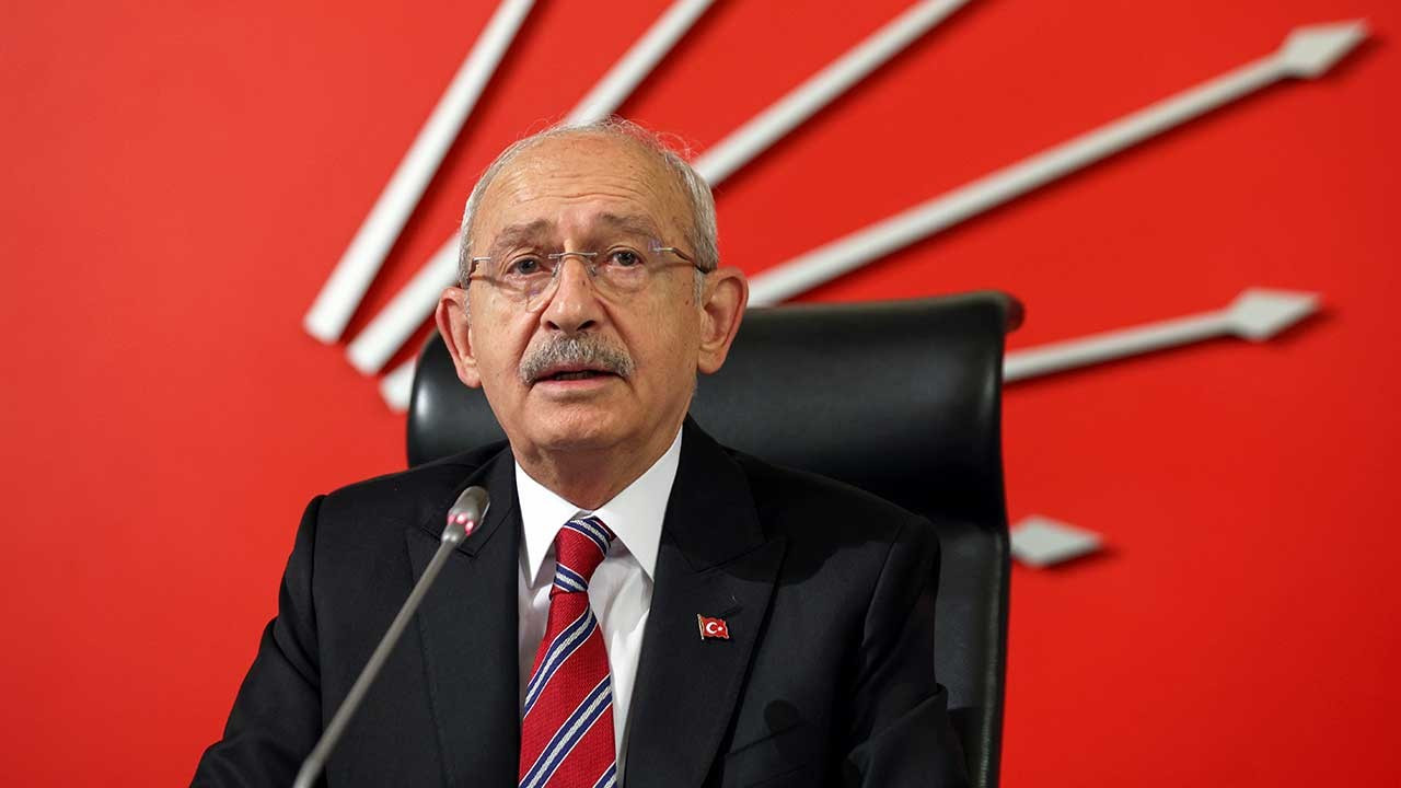 Kılıçdaroğlu: Gönüllerde taht kurmuş değerli siyaset ve devlet insanı Demirel'i saygıyla anıyorum