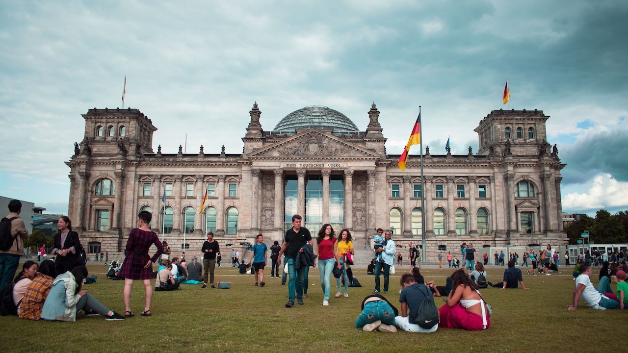 Almanya'da gençlere 200 euroluk Kültür Kartı