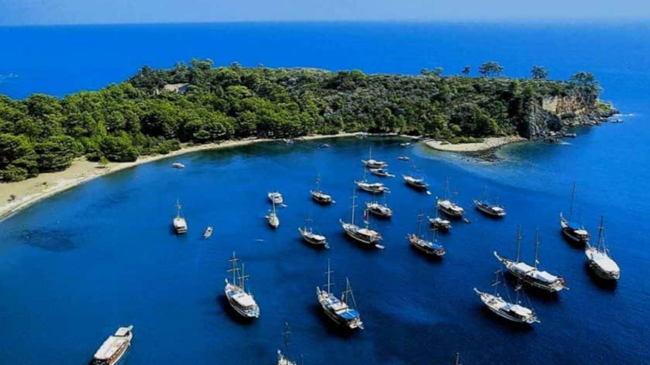Antalya'da denizi kirlettiği gerekçesiyle tekneye ceza kesildi