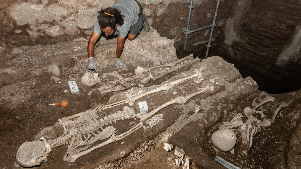 Tarihi İznik surlarında insan iskeletleri bulundu