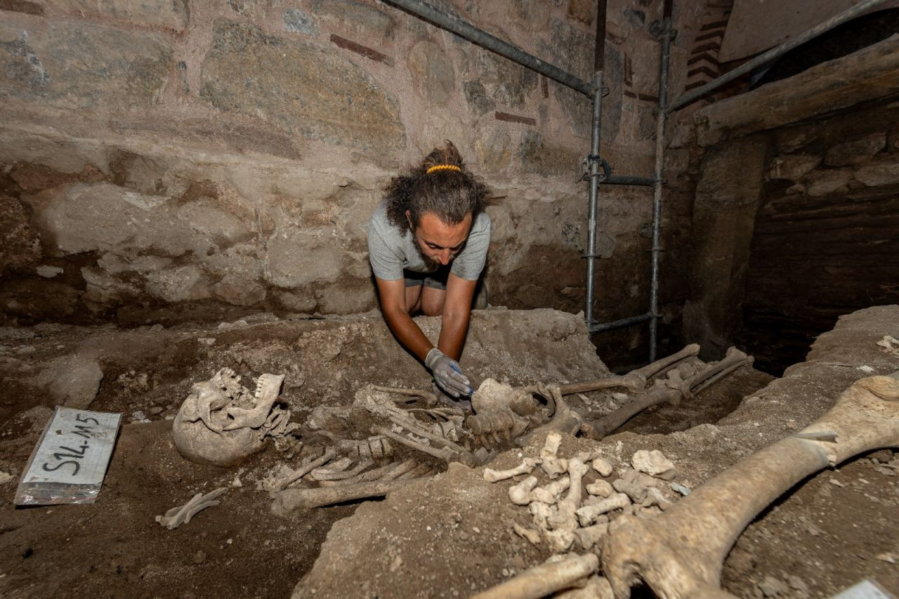 Tarihi İznik surları kazısında insan iskeletleri bulundu - Sayfa 1