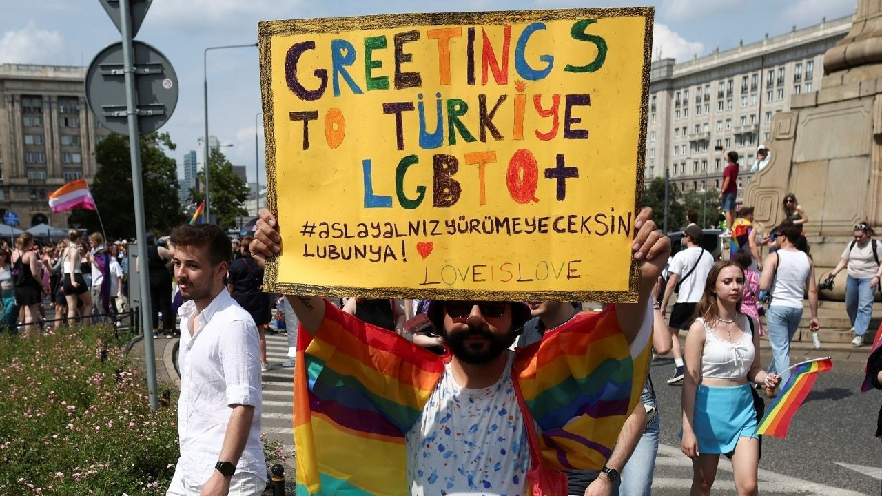 Dünya, Onur Ayı'nı kutladı: 'Türkiye'deki LGBTİ+'lara selam olsun'