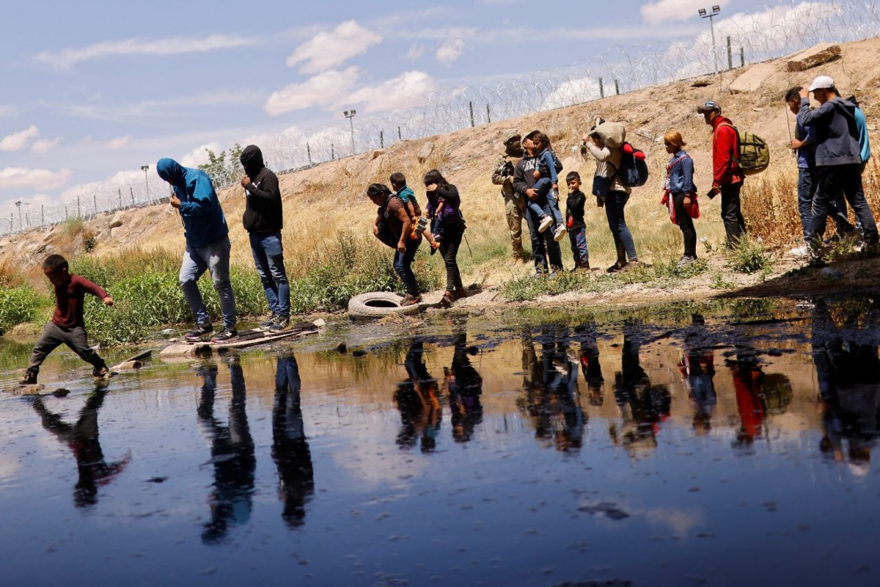 'Ölüm tarlası': Günlerce yürüyen mülteciler sıvı kaybından ölüyor - Sayfa 4