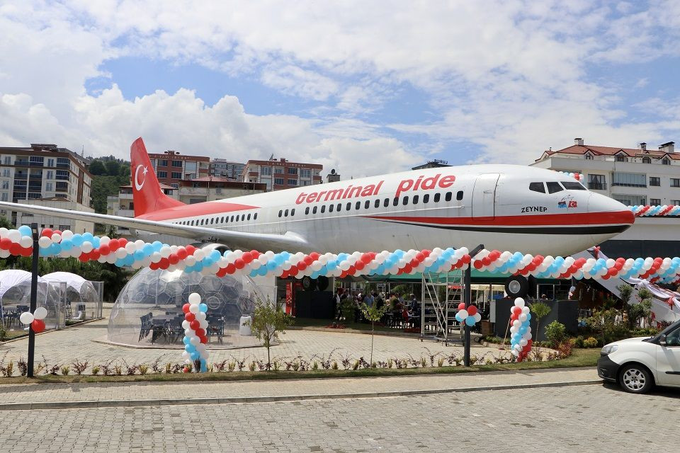 Trabzon'da pistten çıkan uçak, pide salonu oldu - Sayfa 3