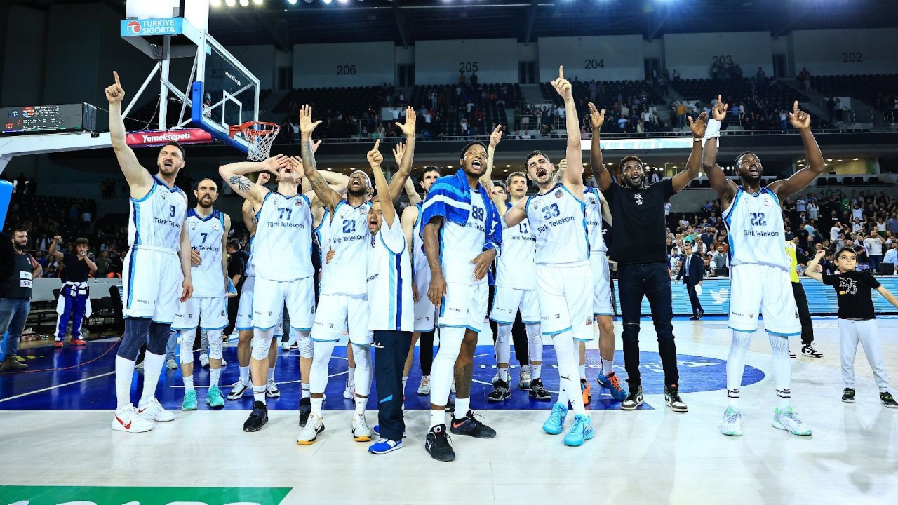 Türk Telekom Basketbol Takımı, 8 oyuncusuyla yollarını ayırdı