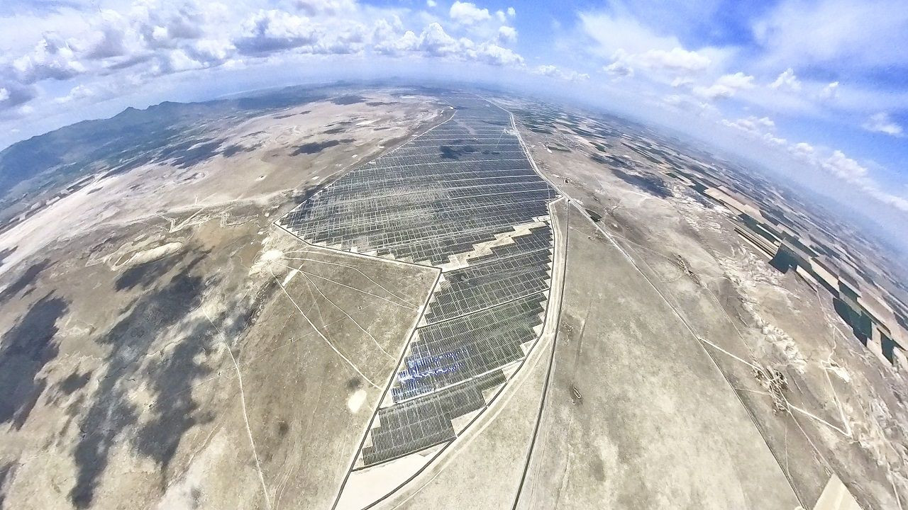 Avrupa'nın en büyük güneş enerji santrali 2 bin 700 metre yüksekten görüntülendi - Sayfa 1