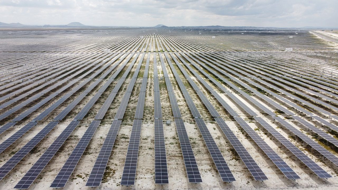 Avrupa'nın en büyük güneş enerji santrali 2 bin 700 metre yüksekten görüntülendi - Sayfa 4