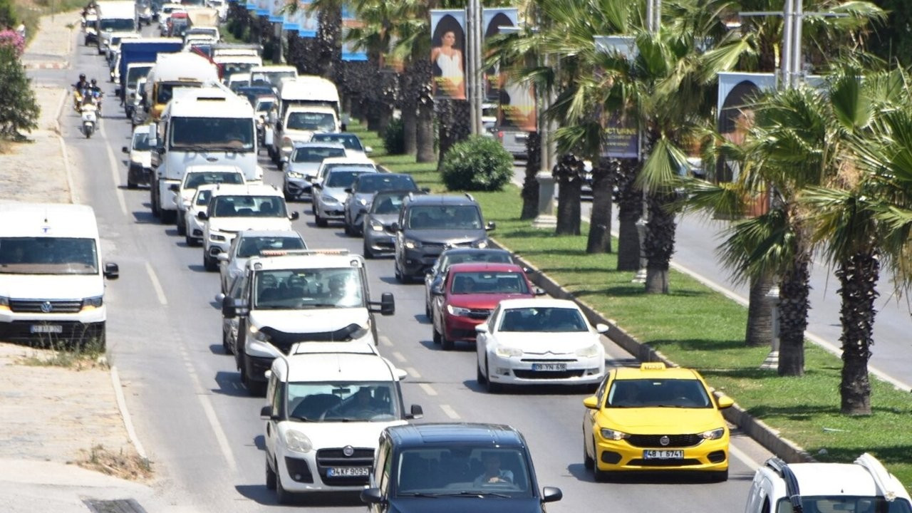 24 saatte 25 bin araç: Bodrum'da bayram mesaisi