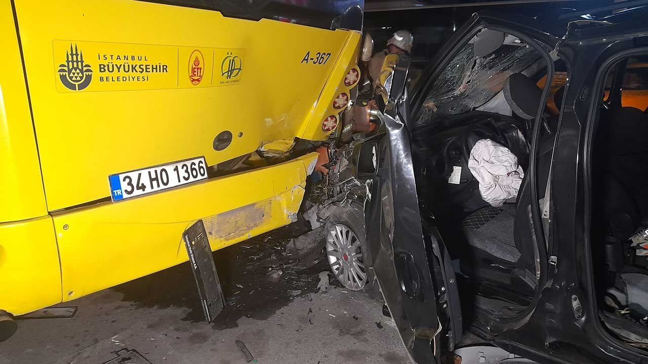 Hafif ticari araç İETT otobüsüne çarptı: 4'ü ağır 6 yaralı