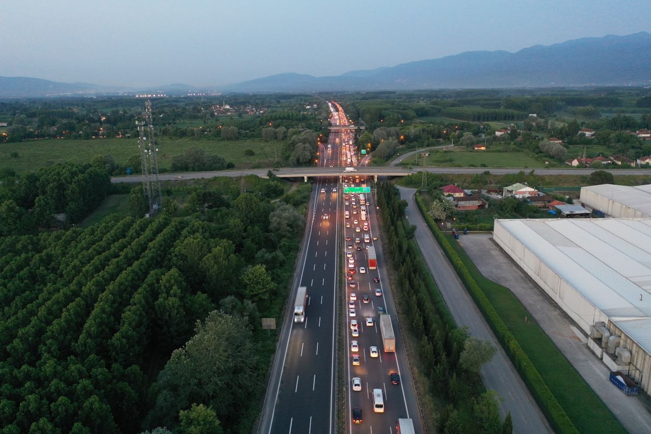 Sakarya'daki otoyollarda trafik yoğunluğu: Trafik durma noktasına geldi - Sayfa 2