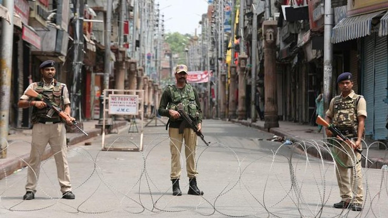 Pakistan-Hindistan sınırında gerilim: 'Hindistan ordusunun açtığı ateşte 2 kişi öldü'
