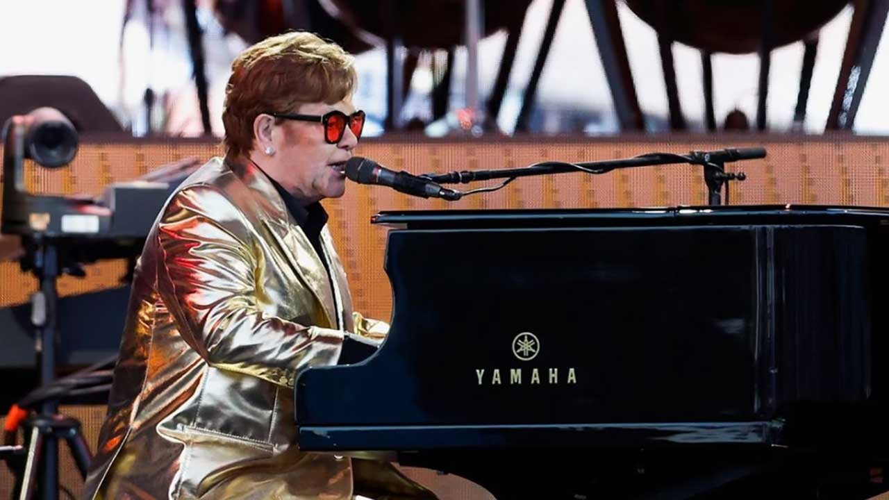 Elton John, İngiltere'de son konserini verdi