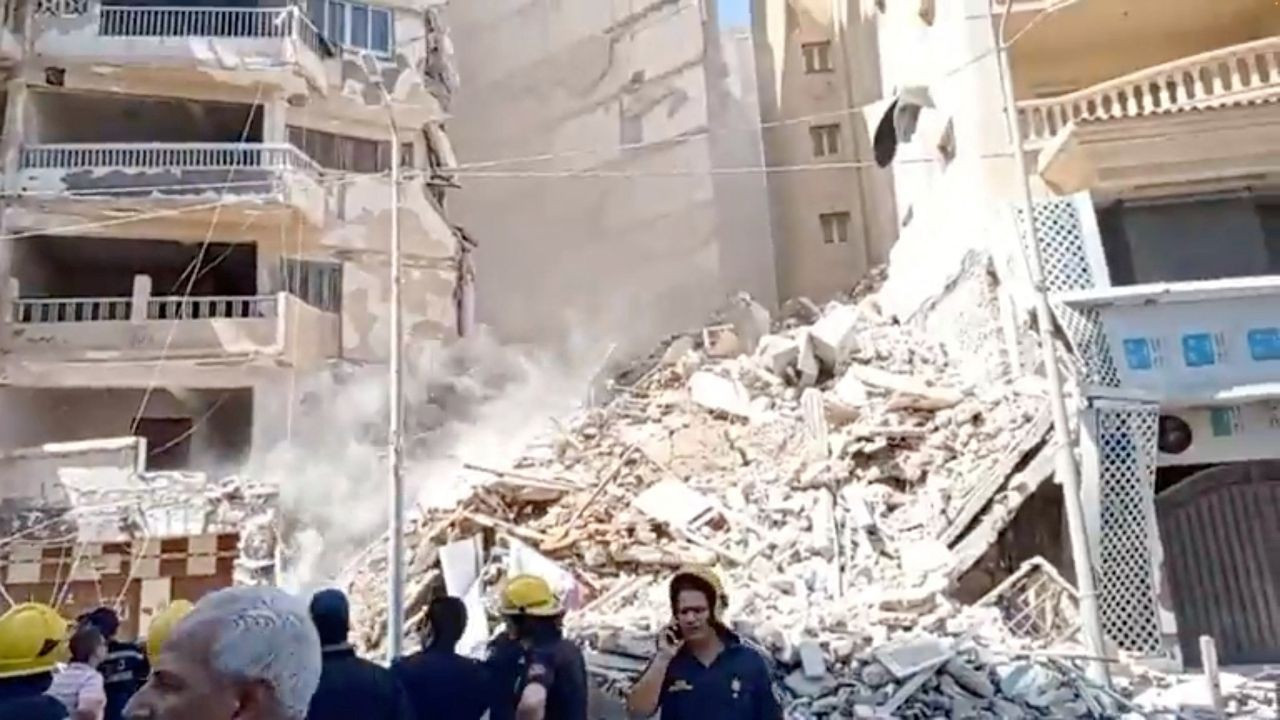 Mısır'da 13 katlı apartman çöktü