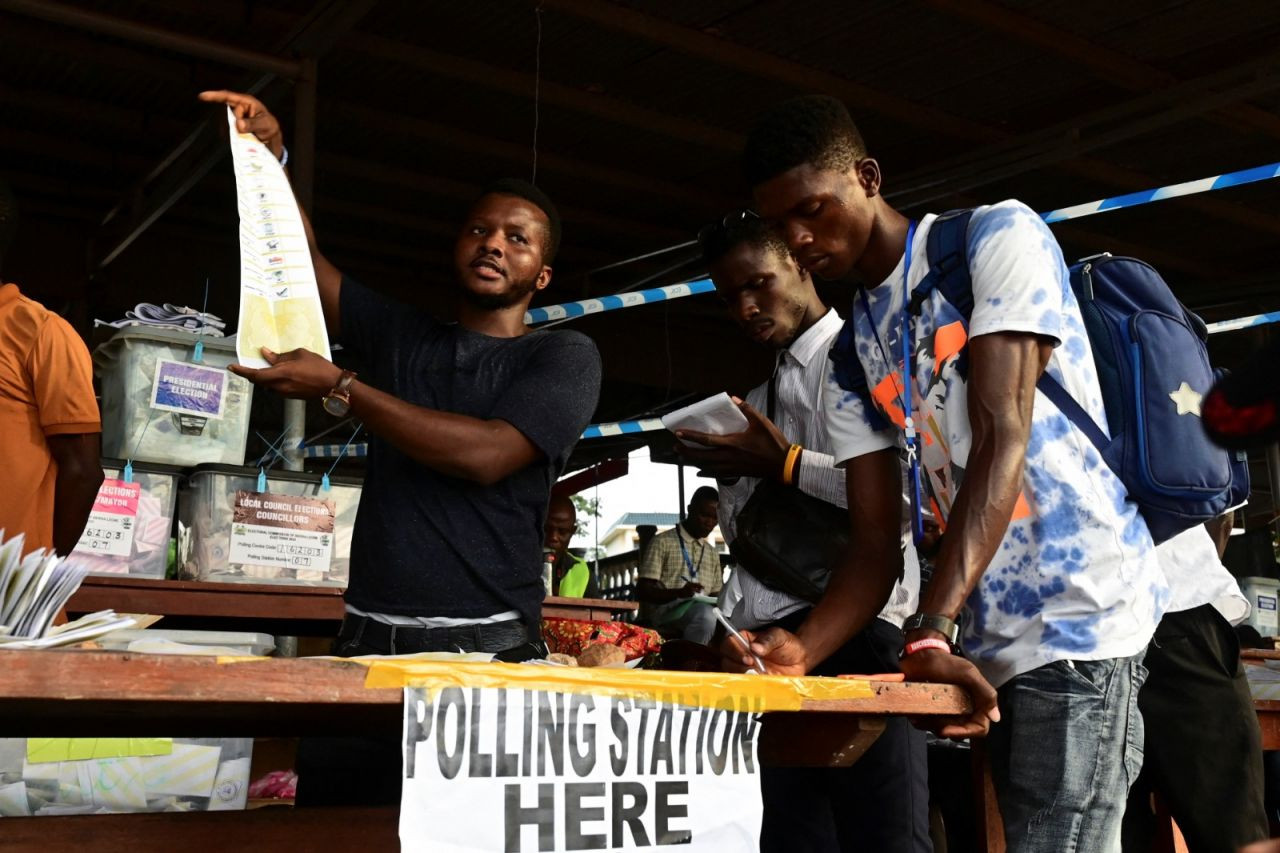 Sierra Leone'de seçim: İki cumhurbaşkanı adayından 'Kazandım' iddiası - Sayfa 4
