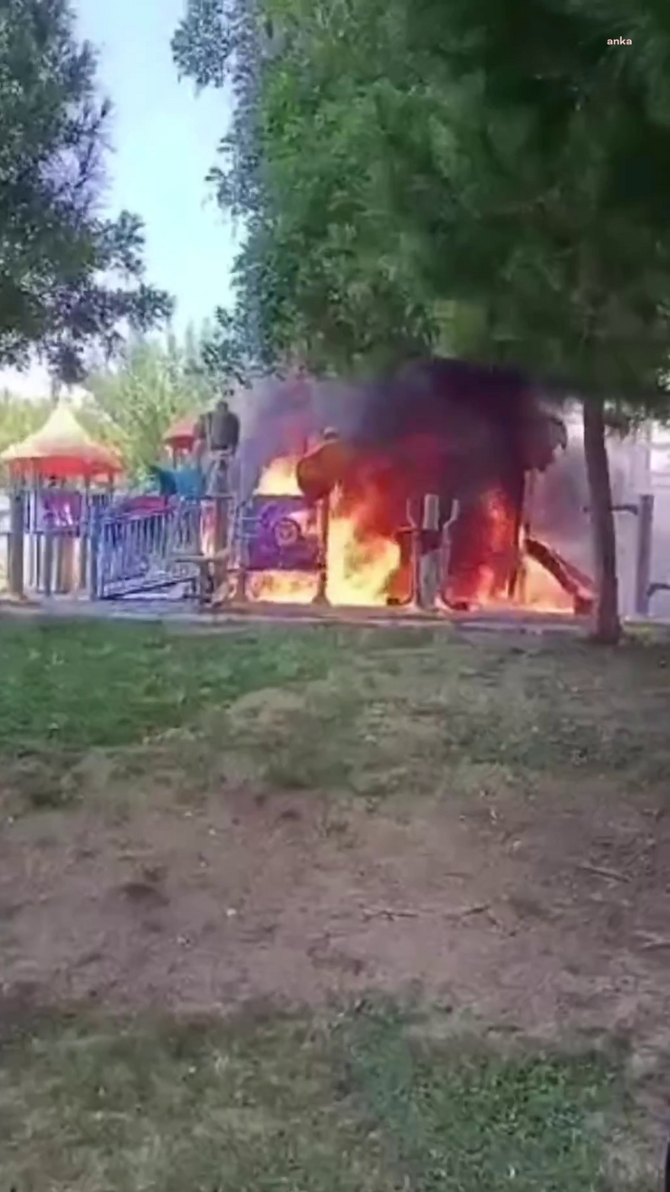 İzmir'de çocuk parkı ateşe verildi - Sayfa 3