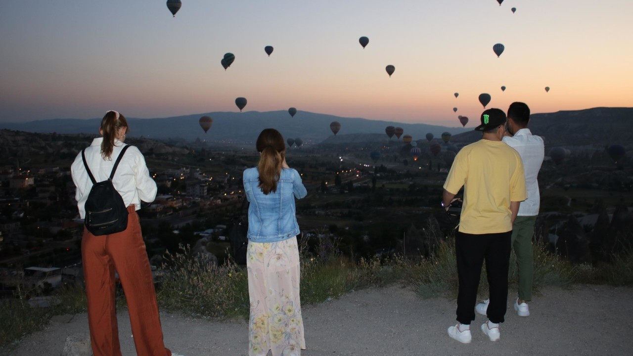 Kapadokya'da balon turu 100 eurodan başlıyor: 'Yerli turist izliyor'