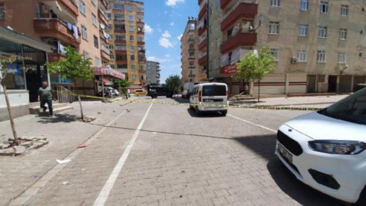 Diyarbakır'da 'yan baktın' kavgasında silahlar çekildi: 4 yaralı